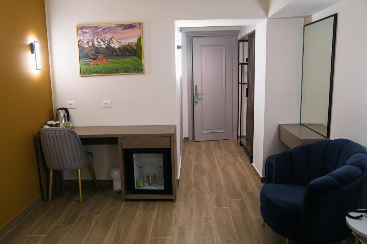 Olia Tirana